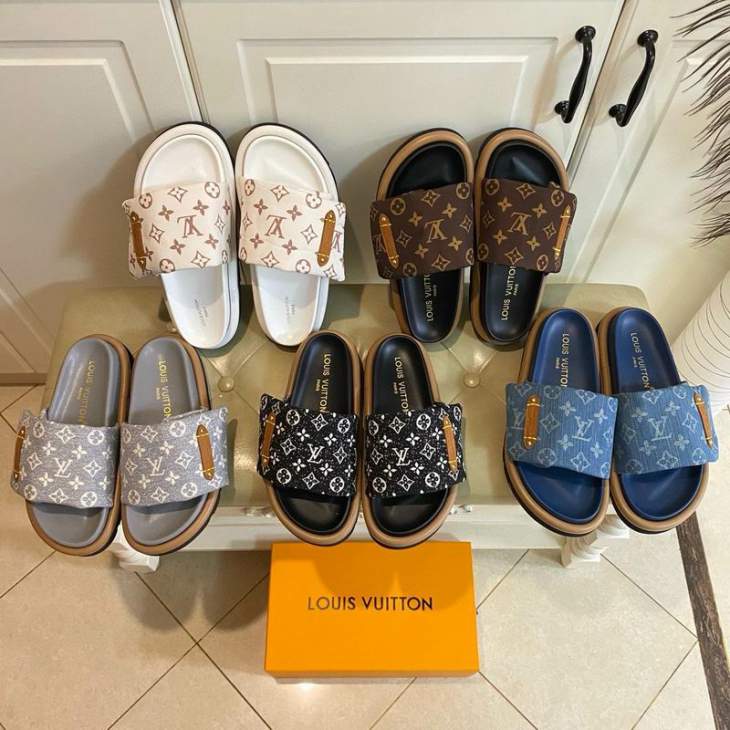 Picture of Louis Vuitton Slippers _SKULVsz35-45mnf03011146